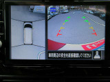 車の真上から見下ろしたような360度視界の良い『アラウンドビューモニター』です♪♪ 苦手な狭い駐車場、暗い所でも確認ができてとっても安心です♪♪