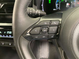 運転中、オーディオの操作をしてて、ハッとしたことはありませんか?ステアリングスイッチは、運転中でもハンドルでオーディオの操作が可能です。安全なドライブをサポートします。