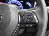 レーダークルーズコントロール作動時に車線維持に必要な運転操作の支援を行う「レーントレーシングアシスト(LTA)」を搭載しています。
