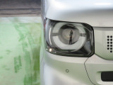 LEDヘッドライトは、点灯の瞬間から光量を発揮し、突然暗くなるトンネルなどでの安定感を高めます。