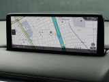 マツダコネクトの10.25インチワイドセンターディスプレイです。『Android Auto』『Apple CarPlay』や独自のコネクテッドサービスに対応したインターフェイスシステムです。
