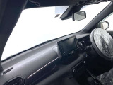 落ち着いたカラーの内装で、ゆったりと運転したい方に。