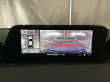 狭い場所での駐車やすれ違いなどでより的確な運転操作に役立つ360&deg;ビューモニターが装備されています。