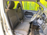 運転席シート廻りは使用感も少なく、良好な状態となっています。前オーナー様が丁寧に使っていたことがよくわかりますね。