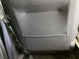 前席背面に、収納ポケットが付いています。