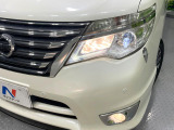 【LEDヘッドライト】悪天候や夜間走行時も良好な視界を確保し安心して運転できる高輝度LEDヘッドライトを装備!点灯速度が早く、消費電力も抑えられています。