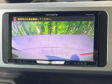 【バックカメラ】駐車時に後方がリアルタイム映像で確認できます。大型商業施設や立体駐車場での駐車時や、夜間のバック時に大活躍!運転スキルに関わらず、今や必須となった装備のひとつです!