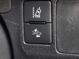 衝突回避支援パッケージ「Toyota Safety Sense」において、昼間の歩行者も検知対象に加えた「プリクラッシュセーフティ(レーザーレーダー+単眼カメラ)」を採用しています。