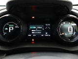 展示車は全てトヨタの車を知り尽くしたエキスパートが基本性能に関わる機能や状態を徹底的にチェックしています。消耗部品の事前交換など法定12ヶ月点検相当の点検・整備を必ず実施しています。