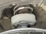 お車を安心してお乗りいただく為には、足回りの定期点検が欠かせません。サービスサポート(有償保証)では無料点検もご提供しており、安心のカーライフをお過ごしいただけるサポート体制が整っています。