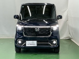 LEDヘッドライトを装備しています。LEDヘッドライトはとても明るく、雨の日や夜間走行も安全・安心です。オートライトコントロール付きで周囲の明るさに応じて自動で点灯・消灯します