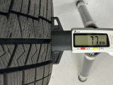 冬タイヤの残り溝は7.7mmです。スリップラインからは6.0mmとなっております。