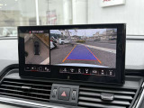 ●サラウンドビューカメラ『車両の4つのカメラから得た映像を合成し、上空から眺めているような映像をモニターに映し出します。車両周辺の歩行者や障害物などの発見に役立ちます。』