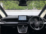 見通しのよいすっきりとした視界で、誰でも運転しやすいです。運転のしやすさは疲れにくさにも繋がりますよ♪