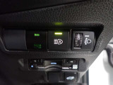 オートマチックハイビームスイッチ、手動光軸調整ダイヤル。
