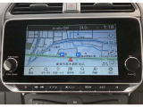 NissanConnect ナビゲーションシステム(地デジ内蔵)(9インチワイドディスプレイ、ハンズフリーフォン、VICS(FM多重)、ボイスコマンド、Bluetooth対応、USB接続、HDMI接続、Apple CarPlay連携)。