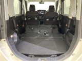 【トランク】積み込みやすくて、たっぷり積める荷室です。シートアレンジできるものは、乗車人数と荷物の量や大きさによってシートを動かすことができるので、より快適なドライブが可能です!