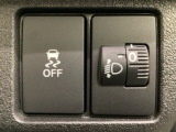 ハンドルの右側にはヘットライトリベライザーとVSA(ABS+TCS+横滑り抑制)の解除スイッチがついています。ヘッドライトリベライザーは道路状況や積荷の加重に応じてライトの高さを調節できます。