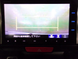 バックカメラの画像です。ガイドラインがスムースな車庫入れをサポートいたします。車庫入れの安心感がアップしますね。