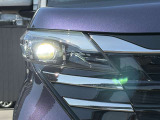 【LEDヘッドライト】とっても明るいLEDヘッドライトが装着されているので、夜の運転も明るく安全です。