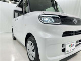 明るいライトが夜道を明るく照らしてくれます。 運転する上で、道路状況をいかに早く認識できるか重要なポイントです。 白色光が暗い道も明るく照らしてくれますよ。