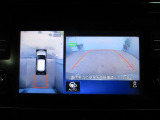 ■アラウンドビューモニター搭載。車体を4方向のカメラで「上から見下ろしたような映像」を映します。車庫入れが苦手な方も映像サポートでラクラク駐車できます。
