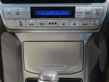 左右独立温度コントロールフルオートエアコンです。運転席、助手席それぞれで独立して温度設定ができます。冷え性の方が乗っても安心ですね♪