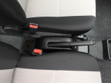 愛知ダイハツのお店では、ダイハツ車を知り尽くしたプロフェッショナルなサービススタッフが、専用の診断機器を使って各システムを点検しております。
