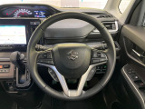 【純正革巻きステアリング】上質な革を使用することで、手にしっかり馴染みとても運転しやすいハンドルです♪