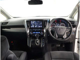 オシャレなインテリアで運転する気分も盛り上がりますよね^^