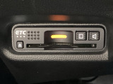 ハンドルの左下にETCがついています。高速道路の料金所の通過も楽々です。 カードの取り出しもしやすい場所についています。
