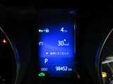 ディスプレイには運転に必要な様々な情報を表示します。