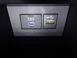 【USB給電】今では当たり前のUSB給電ソケットがついております。 スマホやデジカメなど出先や災害時の充電も可能です♪