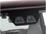 ステレオカメラとソナーセンサーが歩行者や先行車、障害物などのさまざまな情報を的確に捉え、運転者に注意を促したり、緊急ブレーキを作動。多彩な安全機能があなたのドライブをアシストするスマートアシスト付です