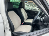 すわり心地の良い運転席・助手席です。長時間のドライブの疲れ軽減に貢献します。どうぞ快適なドライブを!