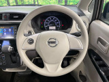 インテリアに合わせたデザインのステアリングは、運転される方のことも考え、運転しやすい形状、大きさです。是非一度、実際に触ってお確かめください。