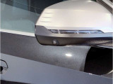 【BMWミラー】視認性の高いスタイリッシュなミラー。自動防眩機能も付いており夜間のドライビングをサポートします。