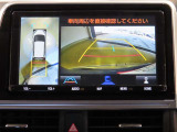 車両を上から見たような映像を映し出すパノラミックビューモニター付きです。