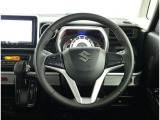 各操作スイッチなどもハンドルから手を放すことなく操作可能で安全運転に支援いたします!