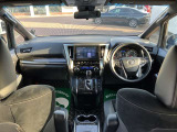 広々とした車内空間です。