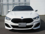 BMWと言えば特徴的なキドニーグリル。ダイナミックなフロントマスクを演出します。