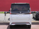 エマージェンシーブレーキ、フロント&バックソナー、インテリジェント LI(車線逸脱防止支援システム)+LDW(車線逸脱警報)、インテリジェント FCW(前方衝突予測警報)、標識検知機能など安全装置が充実!