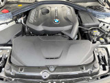 直列4気筒BMWツインパワー・ターボ・エンジン。出力135kW〔184ps〕/5,000rpm(カタログ値)、トルク270Nm/〔27.5kgm〕1,350-4,600rpm(カタログ値)♪