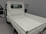トラックの荷台は左あおり・右あおり・後ろあおりがすべて開きます。どこからでも積み下ろしがしやすいです。