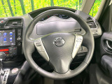 【純正革巻きステアリング】上質な革を使用することで、手にしっかり馴染みとても運転しやすいハンドルです♪