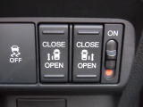 狭い駐車場や壁際でもドアをぶつける心配が少なく開けられる両側スライドドアです。両側共に電動で、開閉操作も楽々です!
