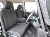 運転席の高さを変更できるので、体格に合わせた位置で運転できます!