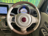 【純正革巻きステアリング】上質な革を使用することで、手にしっかり馴染みとても運転しやすいハンドルです♪