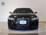 【キドニーグリル】BMWは約90年もの間、ほぼ全ての車両にひと目でBMWだと分かるこの特徴的なフロントグリルが備えられ、デザイン・アイコンとして親しまれてきました。