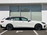 オリジナル・サービスもついたBMW自動車保険も取り扱っております。BMW自動車保険にご加入いただくと、万一のトラブルを24時間365日サポートするエマージェンシー・サービスの〈プレミアム〉をご利用いただけます。
